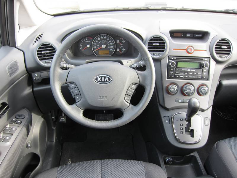 Kia Rondo, 2007-2012 Used Vehicle Review - AutoTrader.ca