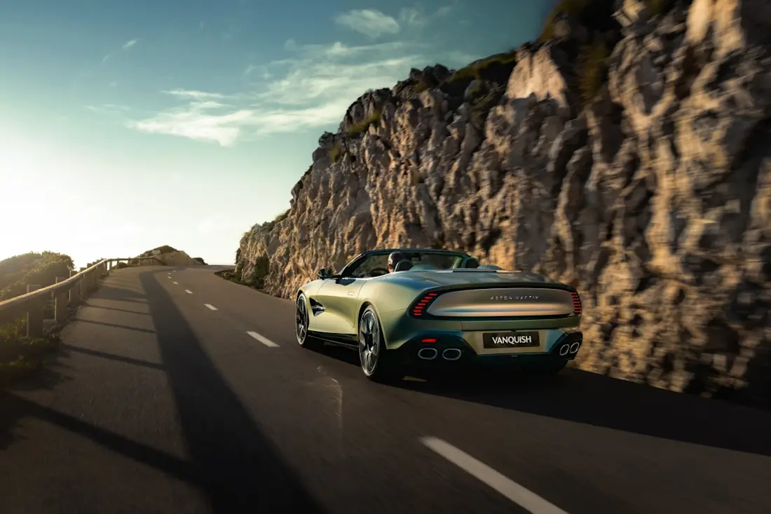 aston-martin-vanquish-volante-2025 (6)