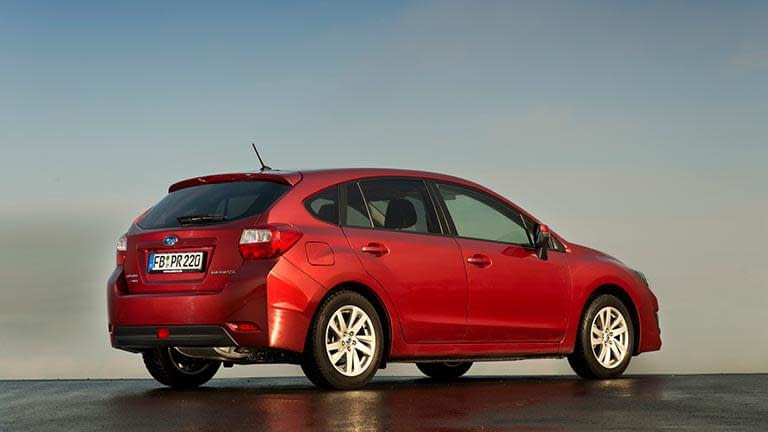 vedere din lateral Subaru Impreza