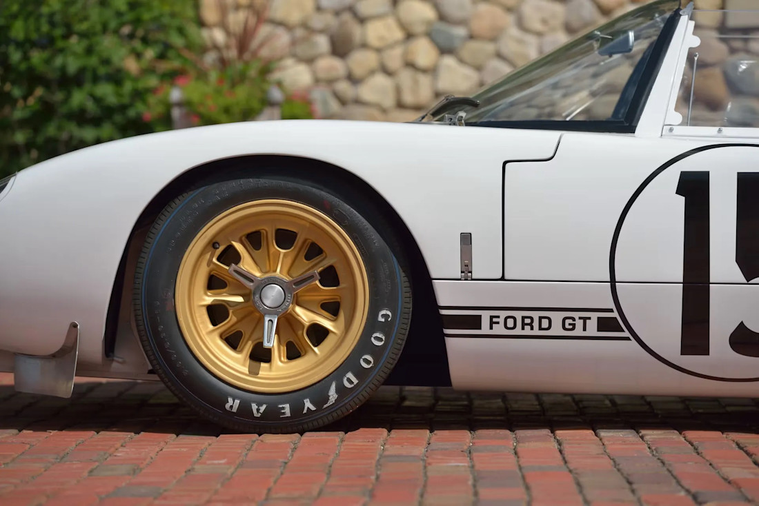 Ford-GT40-Roadster-Prototype-1965 (10).jpg