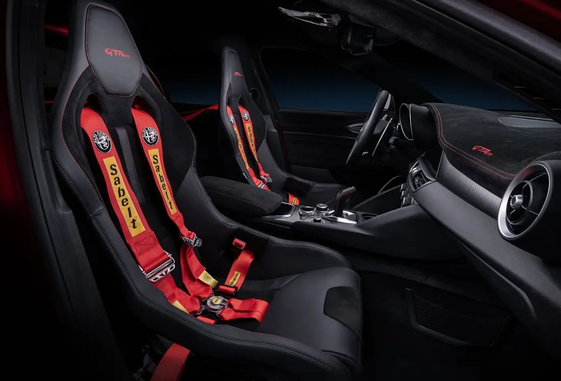 alfa-romeo-giulia-gta-seats