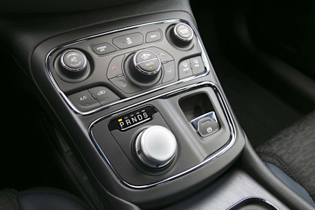 Editorial 2016 chrysler 200s awd jw 16