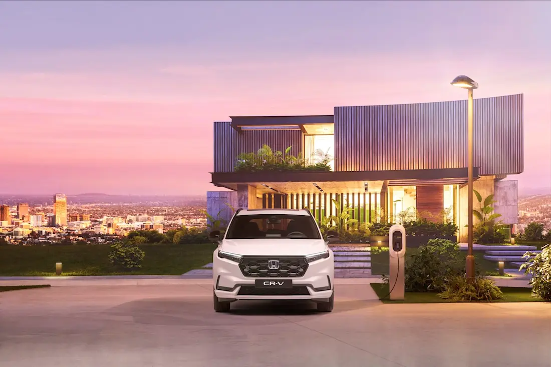 Honda CR-V (2023) static, front view