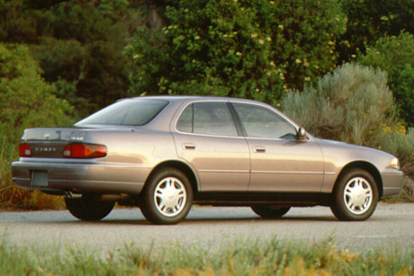 Editorial 03e 1995 toyota camry
