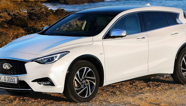 Infiniti Q30