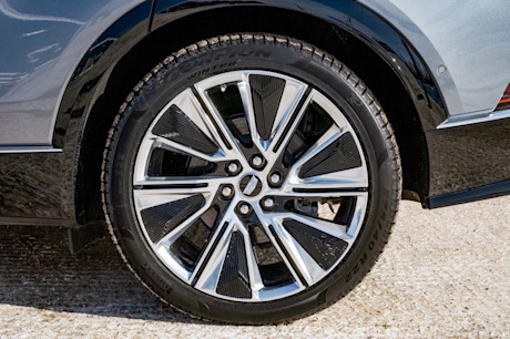 Editorial 2023 cadillac lyriq 10 jv