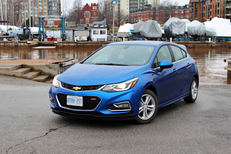 Editorial 2017 chevrolet cruze lt hatch 01 pb