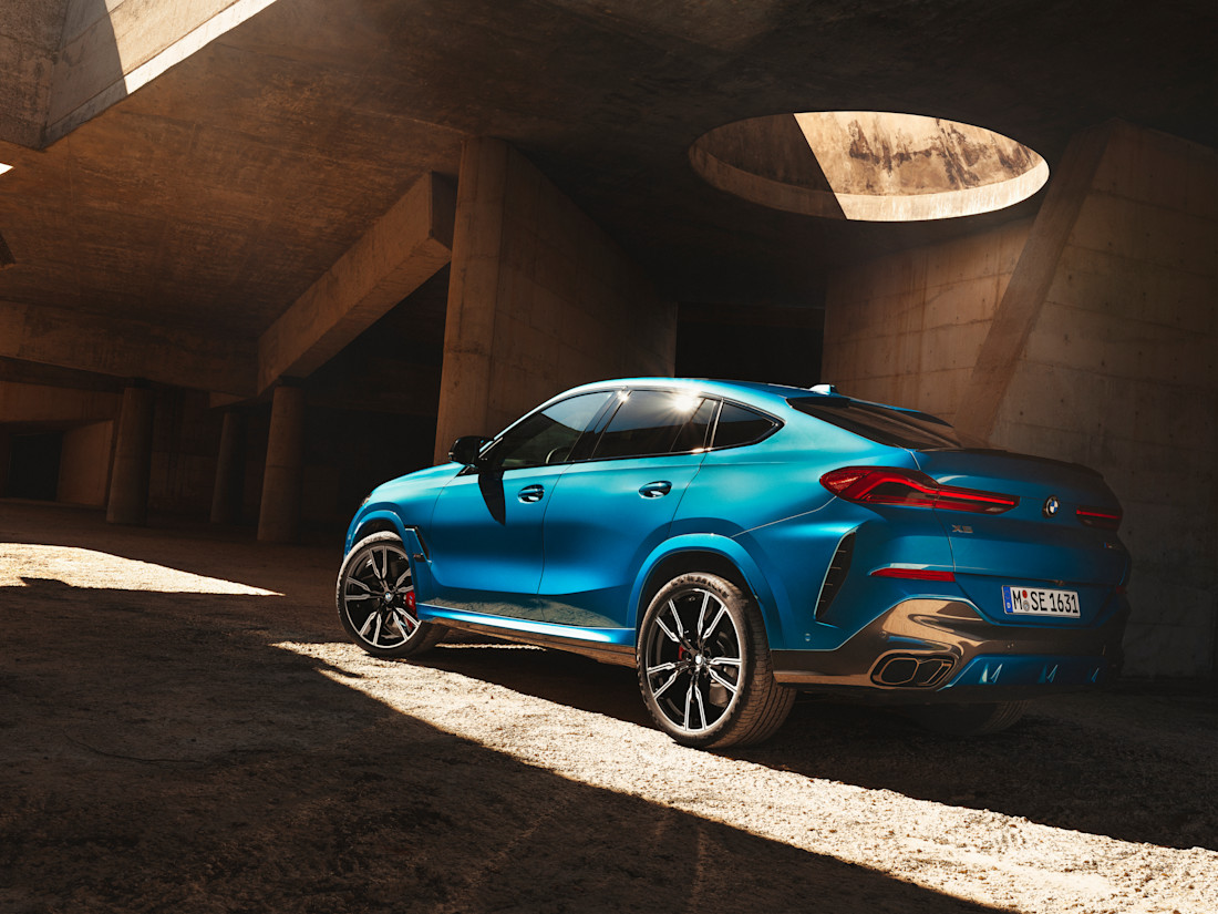 bmw-x6-m60i-back