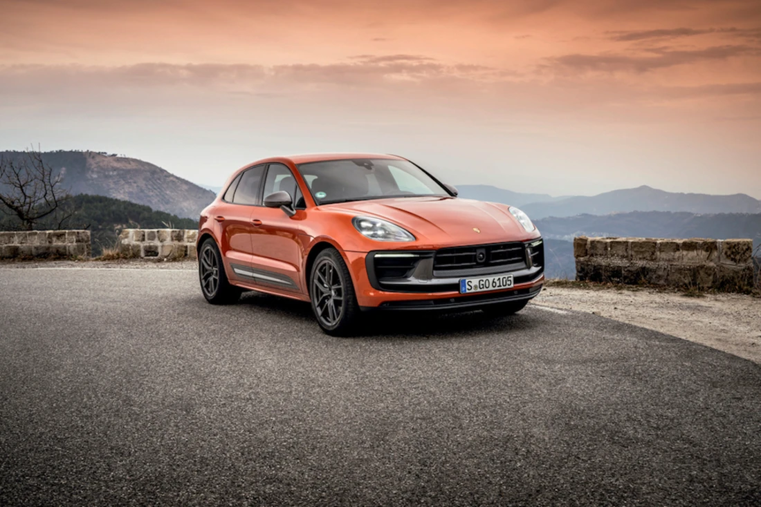 Porsche Macan T (2023) statisch, vooraanzicht Porsche Macan T (2023) statisch, vooraanzicht