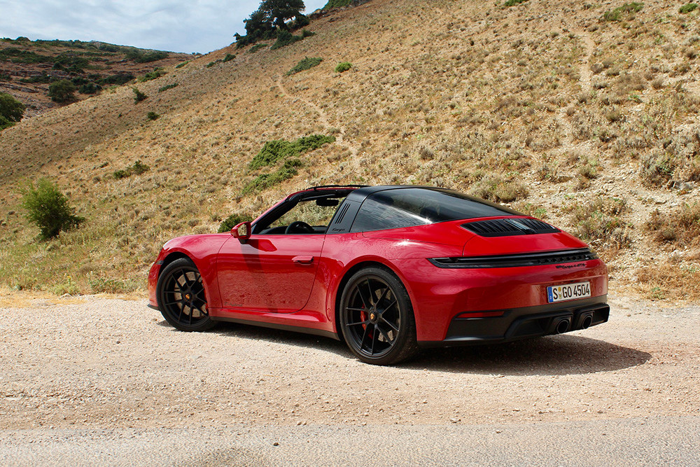 Editorial 2025 porsche 911 gts fd pb 240702 24