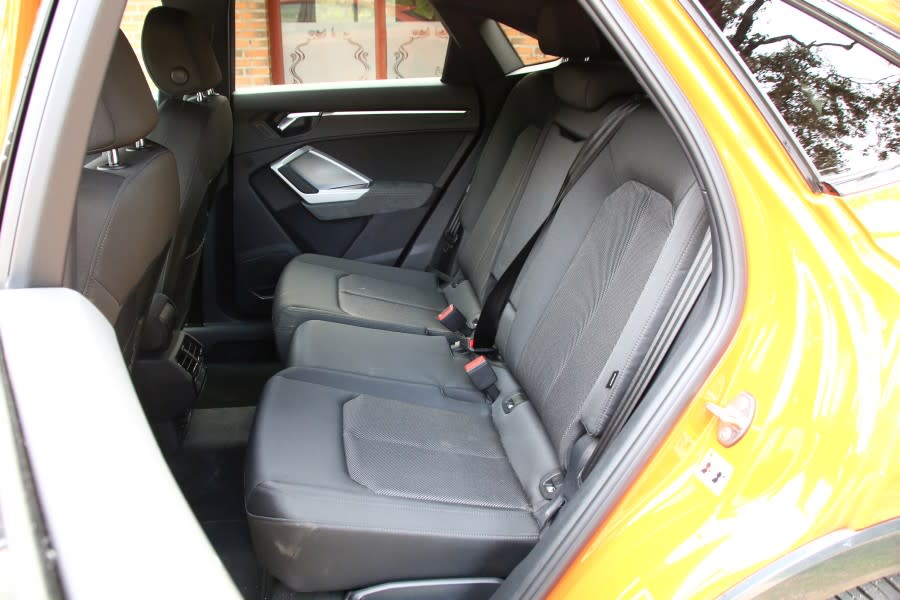 compa-q3-sportback-mini-countryman-24.jpg