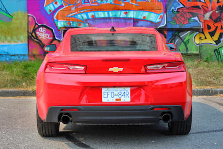 Editorial 2017 chevrolet camaro coupe 1lt 07 dh