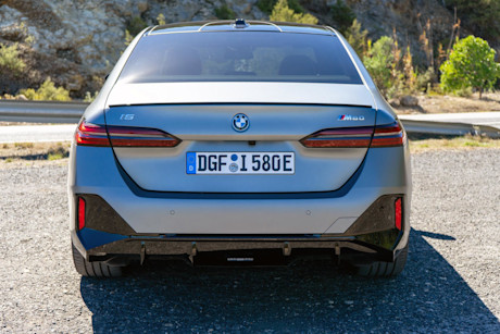 Editorial 2024 bmw i5 m60 xdrive fd 231001 04 kd