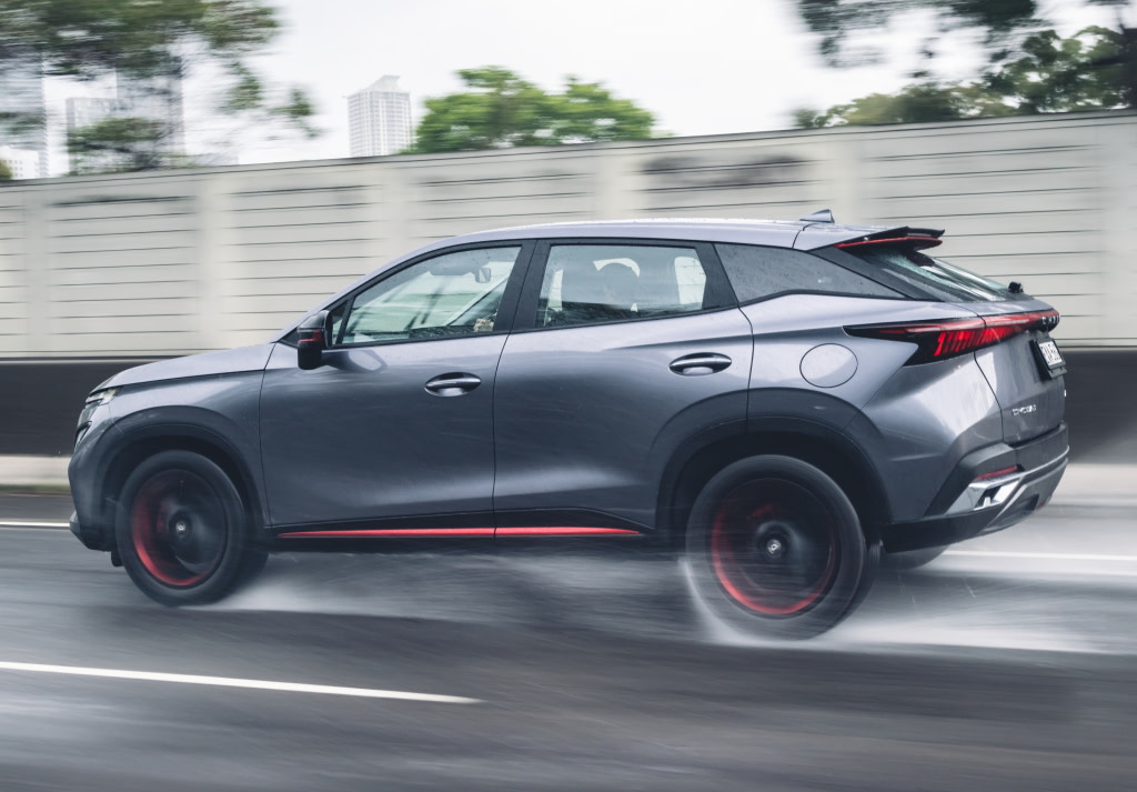 chery-omoda-5-side