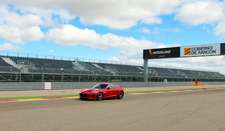 Editorial 2015 jaguar f type coupe 07