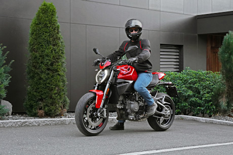 1 titelbild ducati-monster-2026-ah-seitlich
