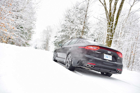 Editorial 2018 kia stinger gt limited 08 jp