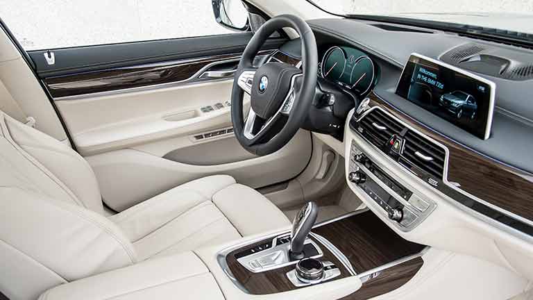 interiorul BMW 730