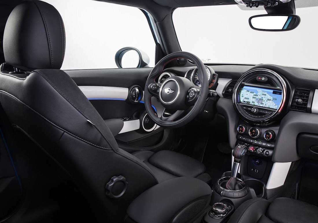 Mini-Cooper 5-door-2015 interior