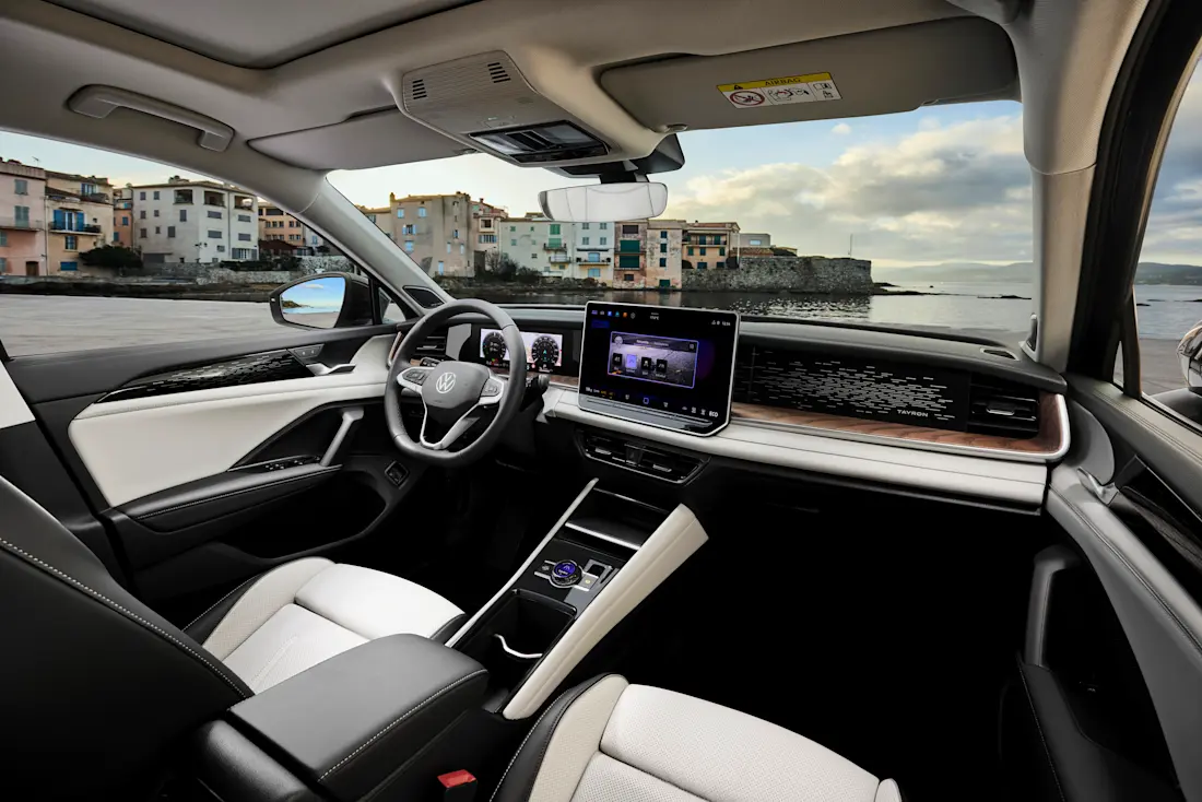 DB2025AU00034 large DB2025AU00034 large