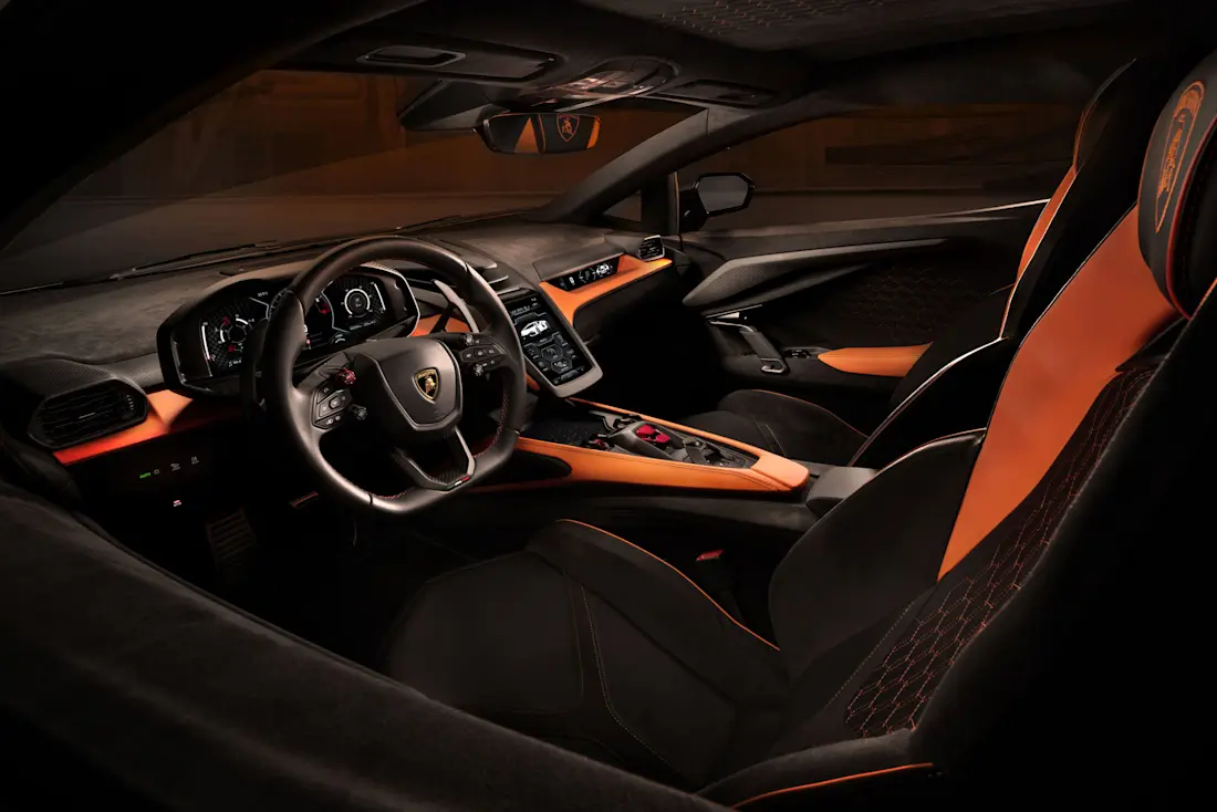 Lambroghini-Revuelto-2023-Interior