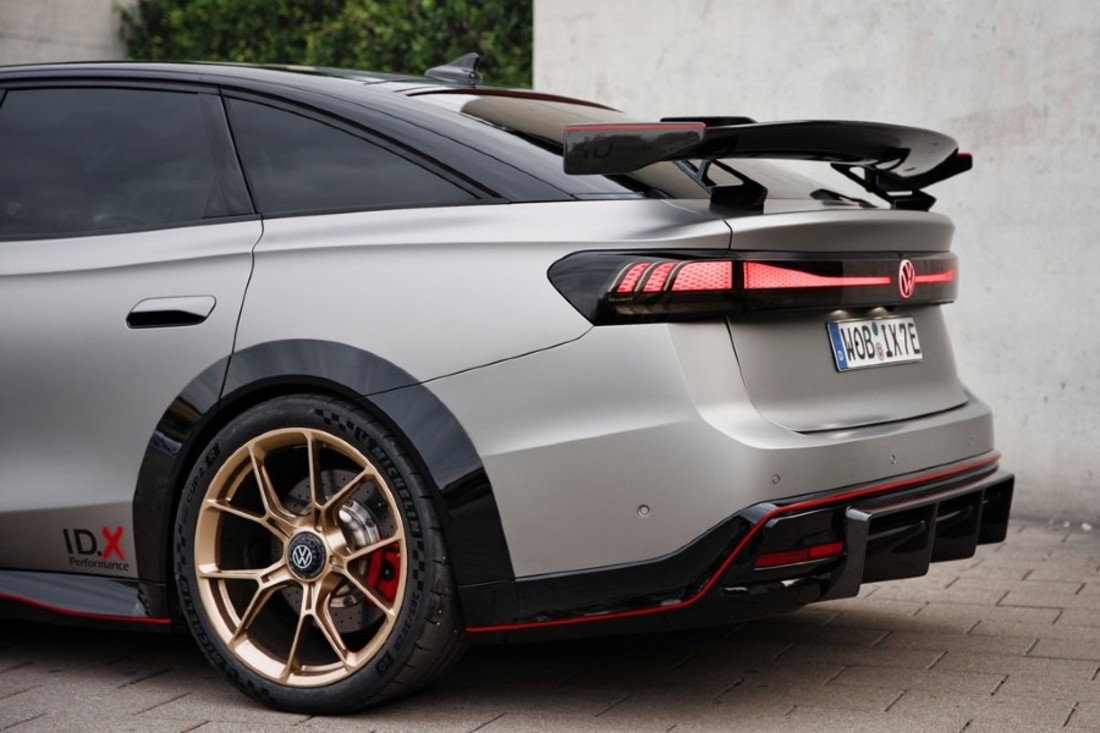 Volkswagen-ID.X_Performance_Concept-2023-1024-08.jpg