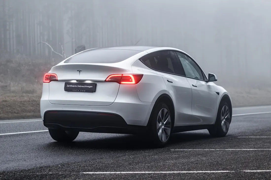 tesla-model-y-2022-gebraucht-seite-heck