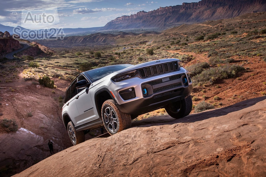 Jeep-Grand_Cherokee-2022-1600-0b.jpg