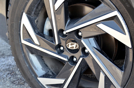 Hyundai Elantra 2024 : essai routier Image