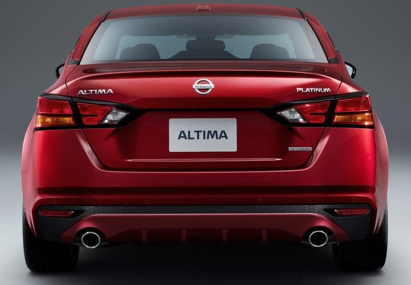 nissan-altima-back