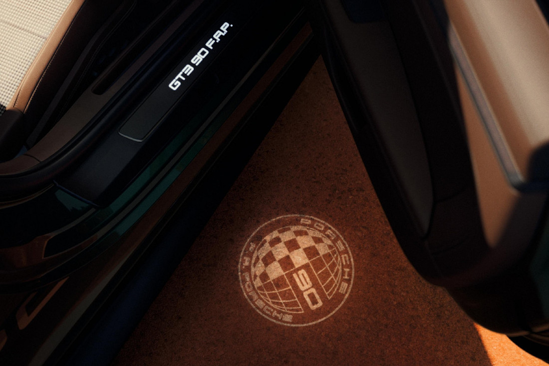 911-GT3-90-F-A-porsche-2025 (23).jpg