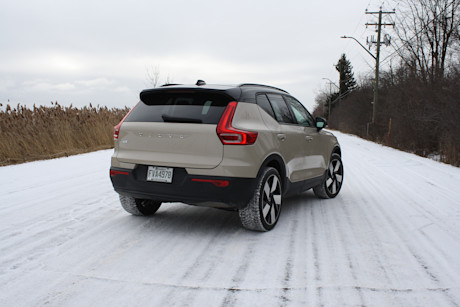Volvo EX30 2025 vs Volvo EX40 2025 – Quel est le meilleur choix pour vous? Body Image