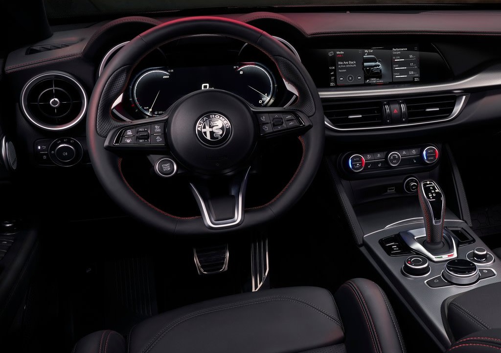 Alfa_Romeo-Stelvio-interni.jpeg