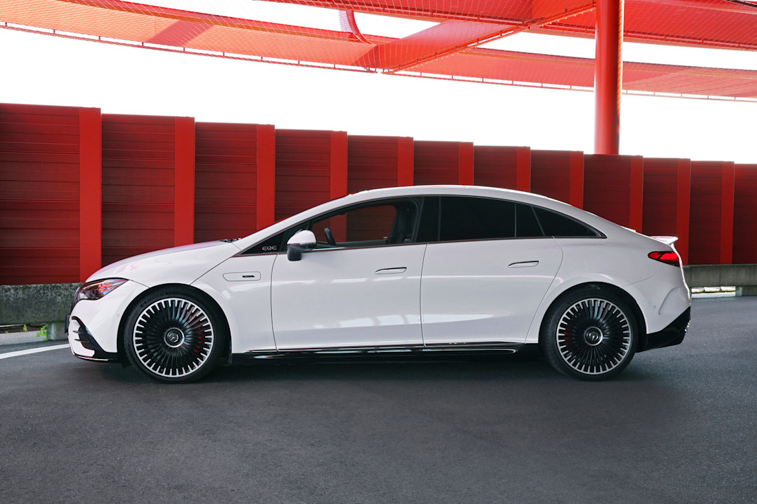 3 mercedes-amg-eqe-43-4matic-2022-seite