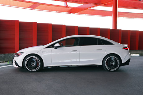 3 mercedes-amg-eqe-43-4matic-2022-seite