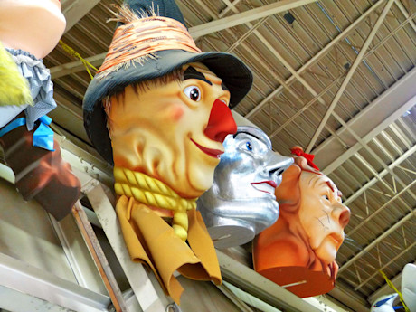 Editorial 04 sw scp historic wizard of oz float heads