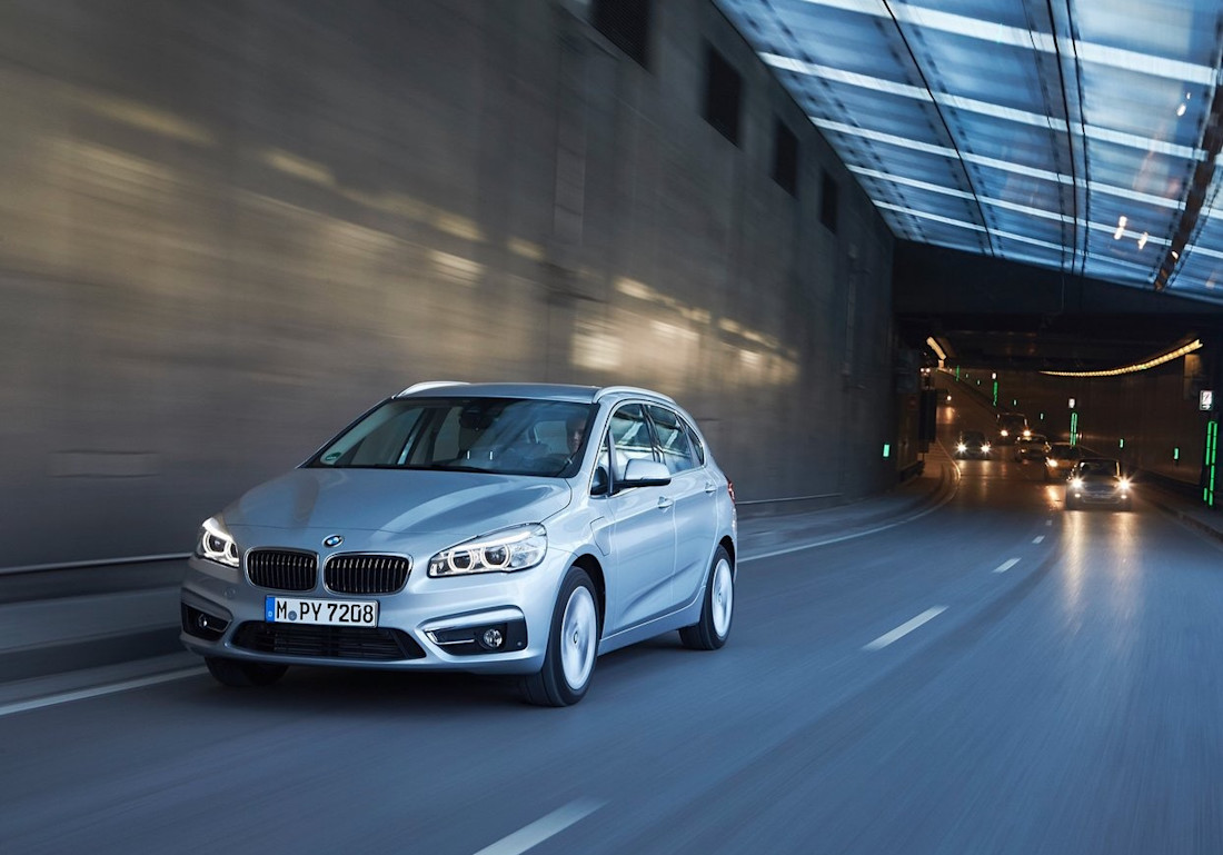 BMW-225xe Active Tourer-2016 (2)