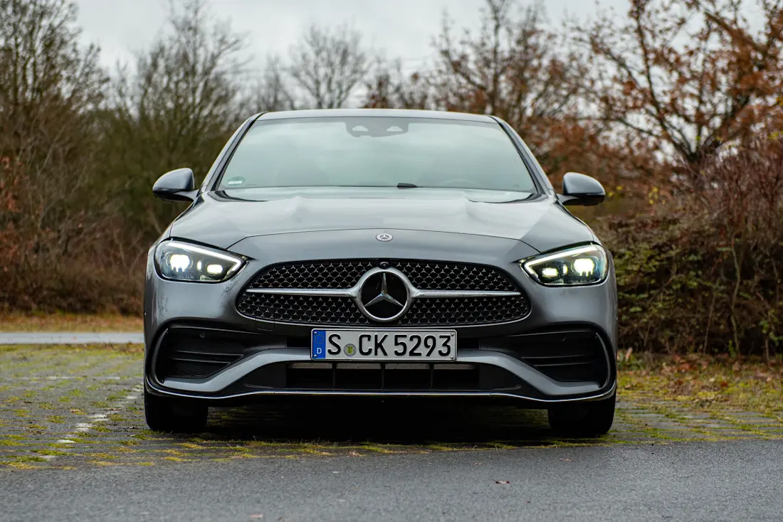 mercedes-c-200-limousine-2025-front