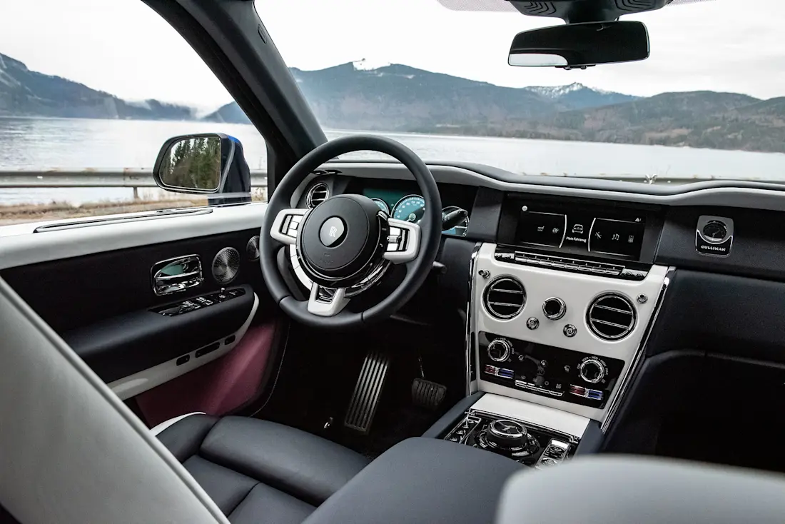 Rolls-Royce-Cullinan-Cockpit Rolls-Royce-Cullinan-Cockpit