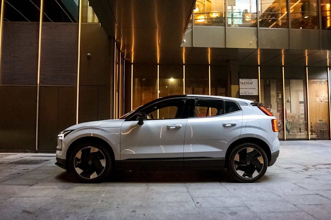 Editorial 2025 volvo ex30 fd 231106 07 jl