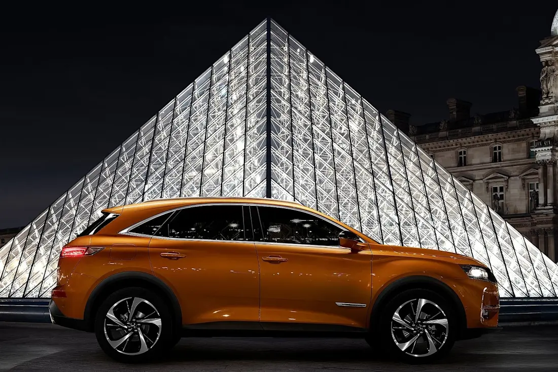 DS-7-Crossback-Side DS-7-Crossback-Side