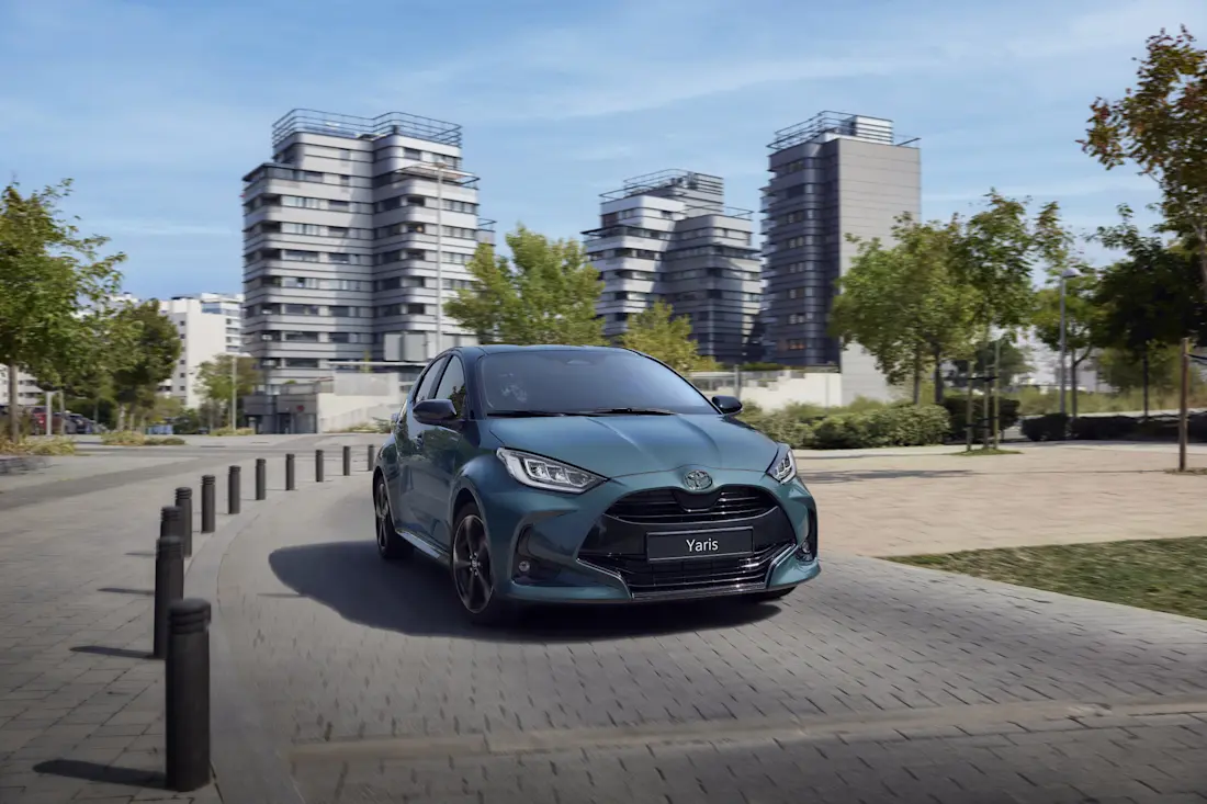 Vernieuwde Toyota Yaris (2025) maakt sportieve rijders en boomknuffelaars blij Vernieuwde Toyota Yaris (2025) maakt sportieve rijders en boomknuffelaars blij