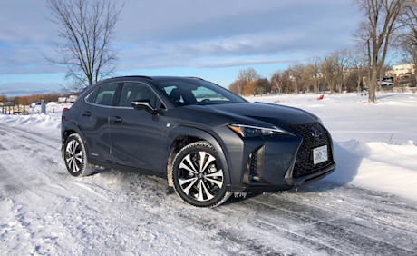 Editorial 2022 lexus ux 250h 02 va fr