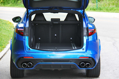 Editorial 2019 alfa romeo stelvio quadrifoglio awd 26 dw