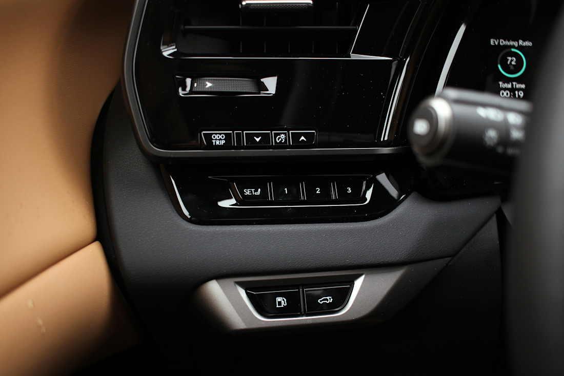 2026 Lexus RX 450h+ - TD - CT - 260302 - 31.jpg