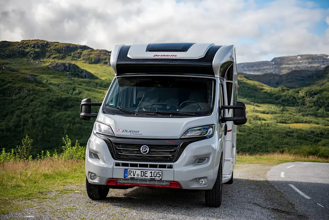 Weite Strecken sind dank eines noch annehmbaren Durchschnittsverbrauchs um 12 Liter auf 100 Kilometer und des gleichzeitig groß dimensionierten 90 Liter Kraftstofftanks kein Problem.  Weite Strecken sind dank eines noch annehmbaren Durchschnittsverbrauchs um 12 Liter auf 100 Kilometer und des gleichzeitig groß dimensionierten 90 Liter Kraftstofftanks kein Problem.
