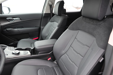 2026 Kia Sportage PHEV Review Body Image