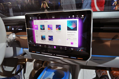 Editorial volkswagen id space vizzion concept 09 mb