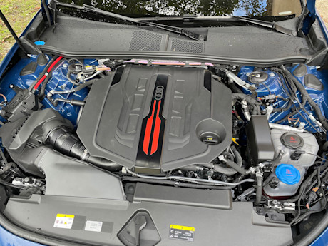 Editorial 2025 audi a5 s5 sedan fd pb 241017 10
