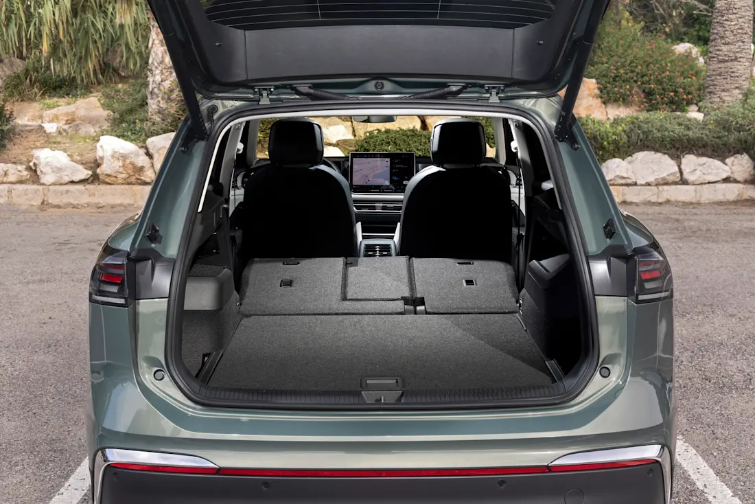 DB2024AU00089 medium DB2024AU00089 medium